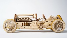 Українці створили перший у світі дерев'яний спорткар без електроніки
